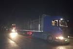 Vysočinští policisté se na dálnici D1 v pátek v noci zaměřili na řidiče nákladních vozů převážejících klády. Rozdali pokuty za 240 tisíc korun.