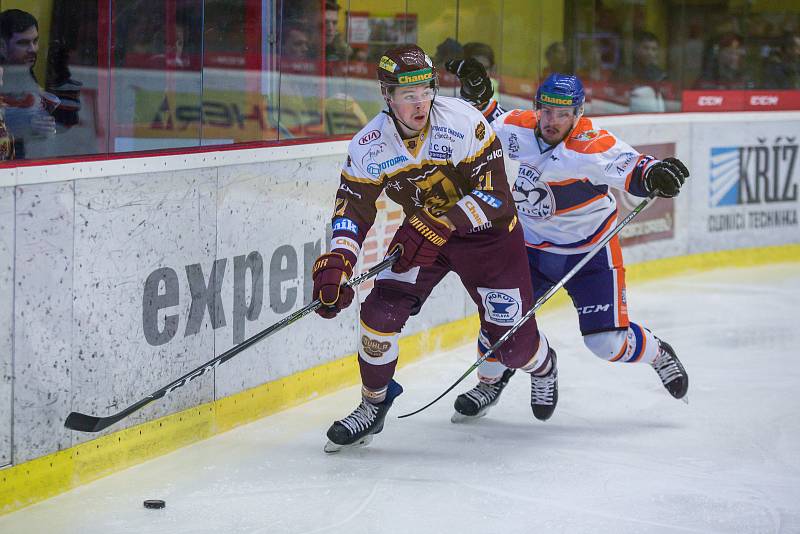 První zápas play off mezi HC Dukla Jihlava a HC Stadion Litoměřice.