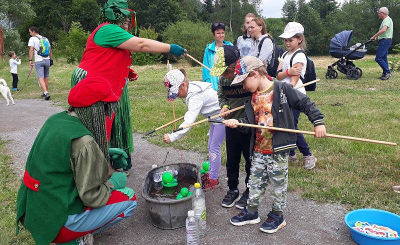 Poslední červnová sobota patřila ve Stonařově dětem. Konal se tam Pohádkový les.