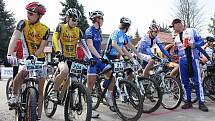 Putovní pohár třináctého ročníku oblíbeného štafetového cyklozávodu Okolo Zudova vrchu vyhrál tým Eurofoam.