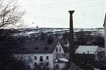 Na fotografiích je vidět ještě starý mlýn s komínem. Ten byl zbořen v roce 1981.