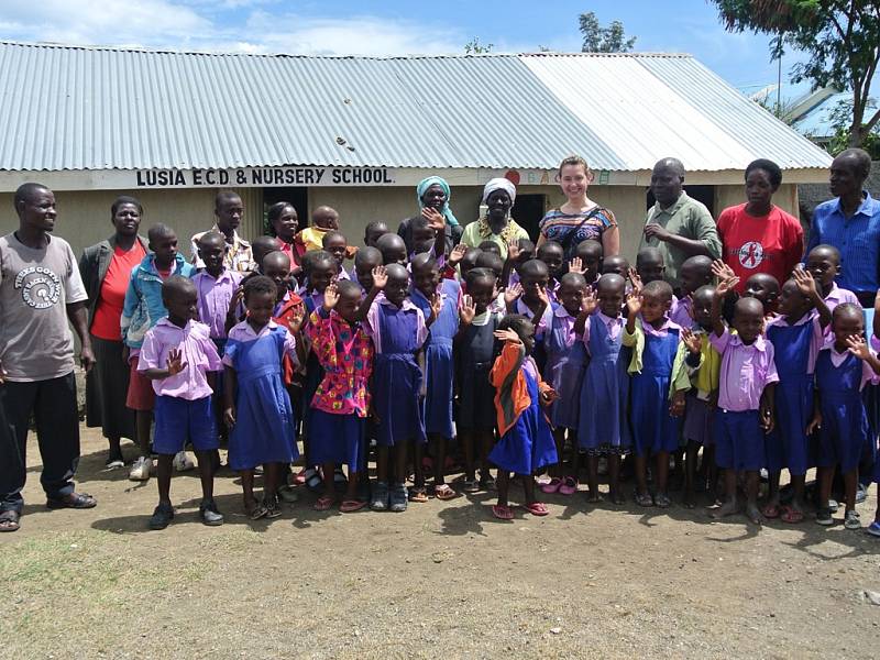 Africkým dětem udělaly radost dárky z Jihlavy. Lidé do zoo přinesli celkem 686 školních potřeb.