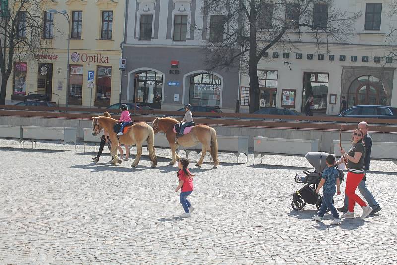 Na náměstí si přišli na své dospělí i děti.