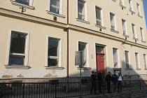 Bývalý Dům dětí a mládeže v Brněnské ulici byl od roku 2016 opuštěný, pár měsíců zpět fungoval jako ubytovna pro bezdomovce s koronavirem a nyní je z něj Ukrajinský dům.