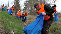 Účastníci akce Čistá Vysočina konané dne 13. dubna 2019 na závodě 3.