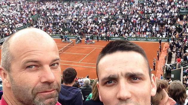 Pavel Pikl (vlevo) a Zdeněk Salát se vydali do Paříže na tenisový turnaj French Open. Atmosféra předčila jejich očekávání.