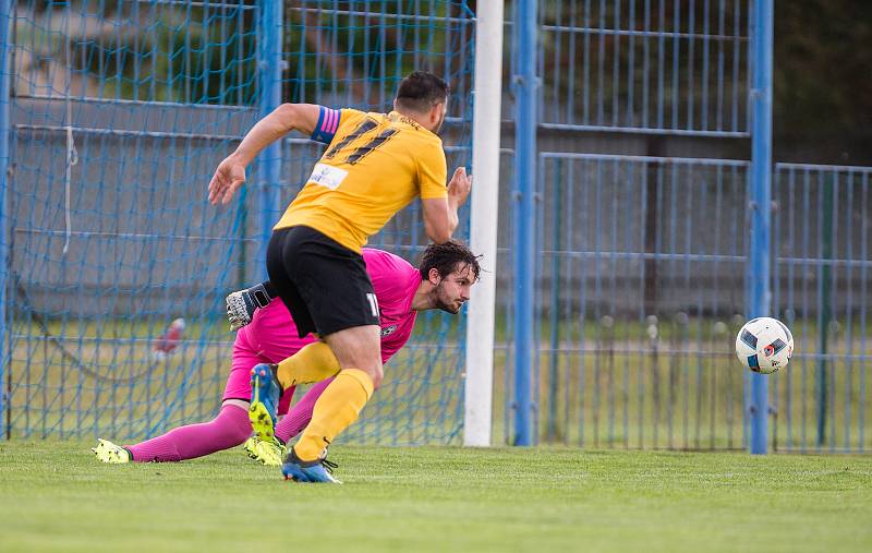 Fotbalové utkání divize D mezi TJ Slavoj TKZ Polná a FC Slovan Rosice.