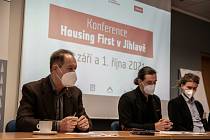 Magistrtrát by chtěl, aby koncept Housing First pokračoval i v dalších letech, zaznělo na konferenci.