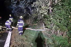 V souvislosti s počasím zasahovali hasiči na Vysočině v průběhu noci a středečního rána u více než sedmdesáti události.
