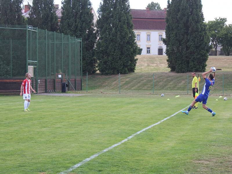 Přípravné utkání mezi Vysočinou Jihlava a Viktorií Žižkov v Dolních Kralovicích.