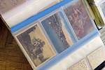 V Jihlavě se sběratelé scházejí třikrát ročně. Předmětem jejich zájmu jsou známky, pohlednice, kalendáříky, mince, ale i další zajímavosti.