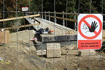 Opravy mostu v Heleníně dokončí jiná firma, v zimě by už měl být průchozí.