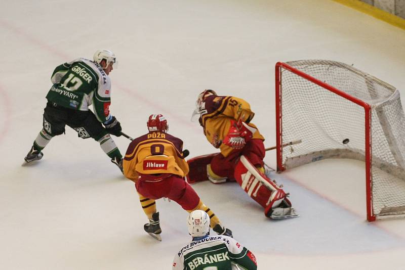 Utkání 11. kola baráže o hokejovou extraligu mezi HC Dukla Jihlava a HC Energie Karlovy Vary, 20. dubna v Jihlavě.