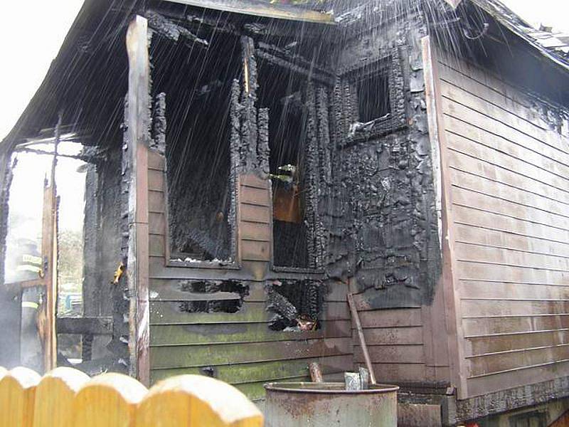 Loňského 20. října zachvátily plameny chatku ve Vyskytné nad Jihlavou.