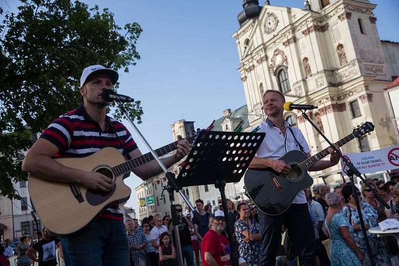 Demonstrace proti Andreji Babišovi na Masarykově  náměstí v Jihlavě.