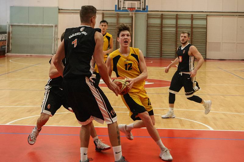 Basketbalové utkání mezi BC Vysočina a Královští sokoli.