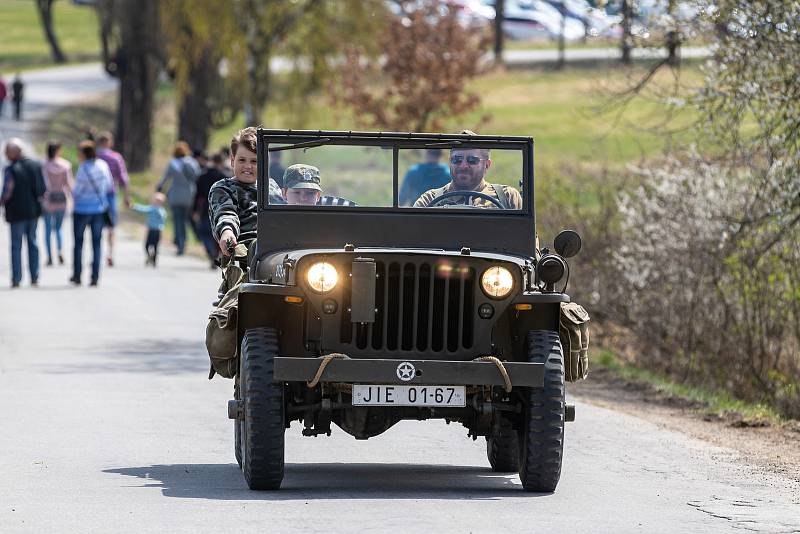 Vzpomínková akce k 80. výročí seskoku paraskupiny Out distance k 77. výročí konce 2. sv. války v Ořechově u Telče.