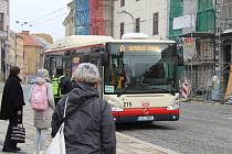 Jihlavská MHD je cestujícími všech věkových skupin značně využívaná, ve všední dni je na náměstí hodně lidí a autobusy i trolejbusy jezdí často.