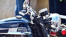 Legendární motocykly značky Norton na telčském náměstí Zachariáše z Hradce.