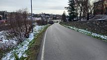 Silnice pod zámkem je opět průjezdná, řidiči tak už nemusí cestovat z Luk do Brtnice přes Jihlavu.