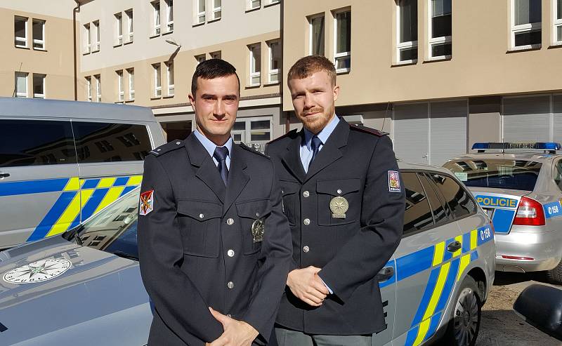 Policisté Radek Pytlík a Jindřich Dáňa. Foto: archiv Policie ČR