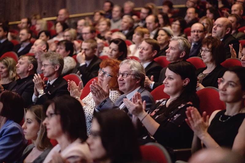 Bosch uspořádal charitativní Novoroční koncert ve stylu Vídeňských filharmoniků