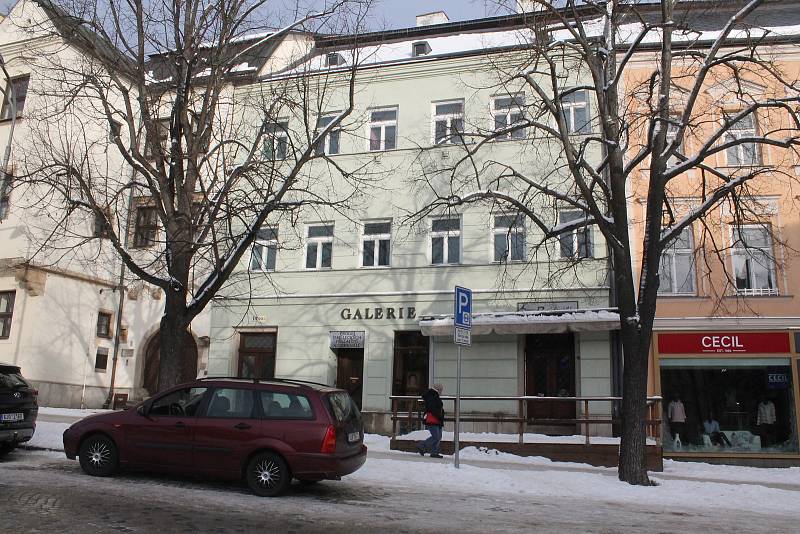 Budova s adresou Masarykovo náměstí 18 by moha nabídnout bydlení pro významné osobnosti. Foto: Deník/Martin Singr