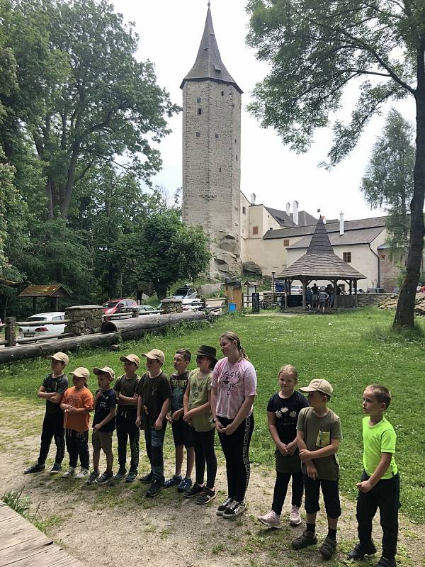 Malí myslivci soutěžili na hradě Roštejn. Ti nejlepší se podívají do národního kola v Bílých Karpatech.