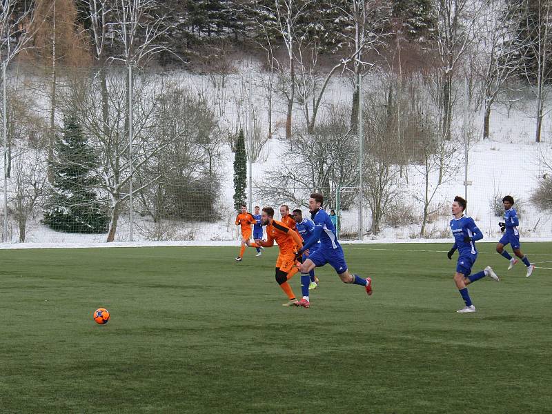 V dalším přípravném utkání zdolali jihlavští fotbalisté třetiligové Živanice 2:1 brankami Křišťála a Rittera.