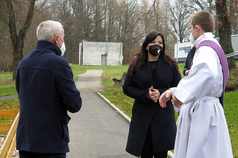 Náměstek hejtmana Kraje Vysočina pro dopravu Miroslav Houška, koordinátorka BESIPu pro Vysočinu Veronika Vošická Buráňová a trvalý jáhen z římskokatolické farnosti Havlíčkův Brod a zároveň příslušník vysočinských hasičů Petr Trefil.