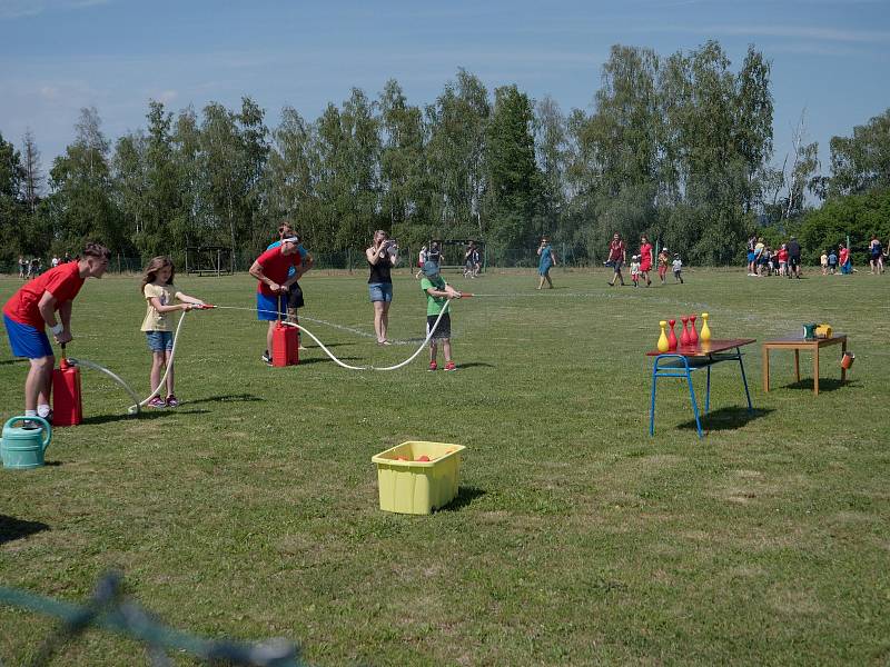 Děti v Cejli se bavily na olympiádě, na konec si užily pěnovou párty.