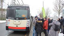 Slavnostního otevření nové trolejbusové tratě na Bedřichov se účastnila řada významných hostů.