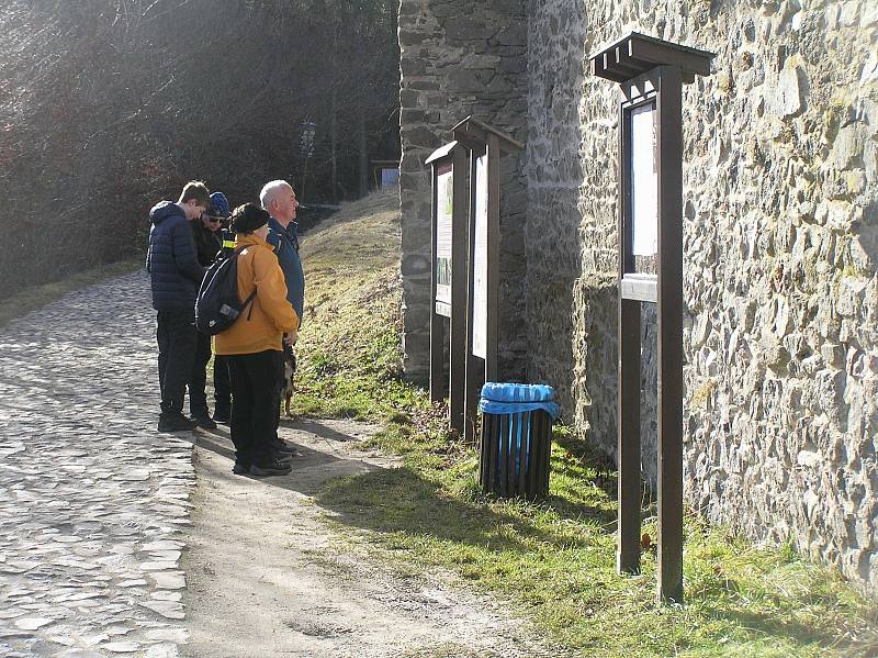 Na sobotní akci pod hradem Rokštejn mířili turisté v celých houfech