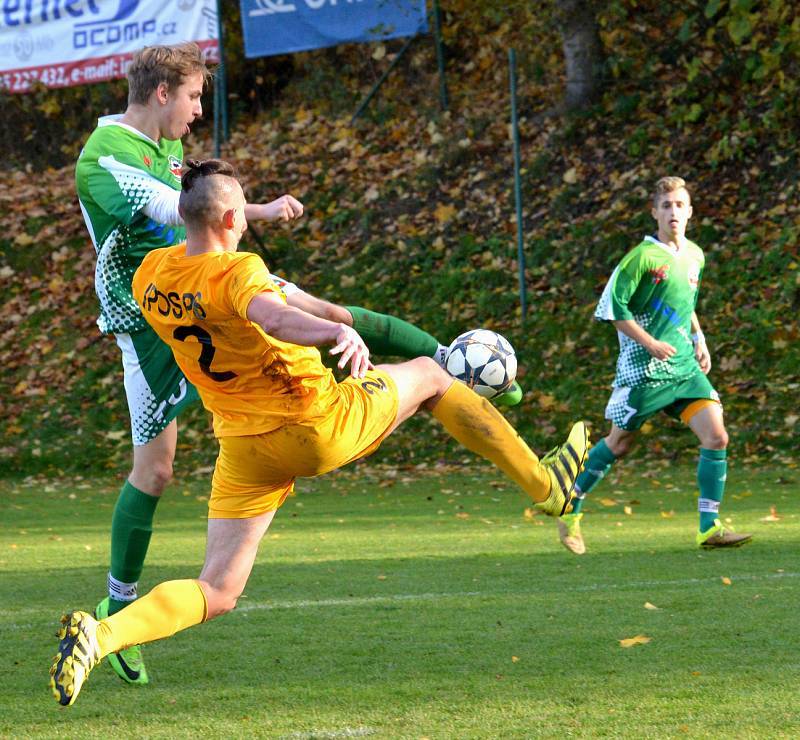 Fotbalisté Rantířova (v zeleném) nedokázali využít toho, že hosté z Luk přijeli oslabeni. Body se dělily.