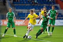 Fotbalisté FC Vysočina Jihlava (ve žlutých dresech) ve středeční dohrávce druhé ligy zdolali Ústí nad Labem před vlastními fanoušky 2:1.