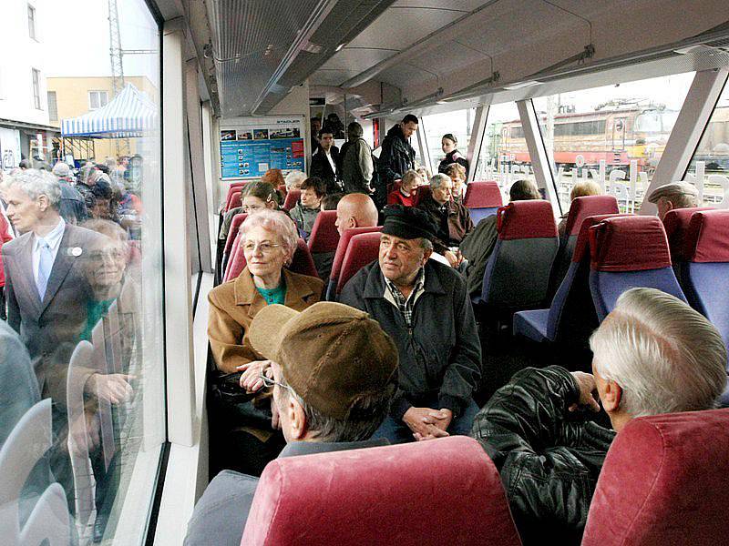 Včera se v krajském městě představil nový moderní motorový vlak Regio–Shuttle od společnosti Stadler, který bude během příštích tří let převážet cestující i na Vysočině.