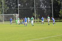 V šestém kole 1. A třídy vyhráli fotbalisté Lípy (v zelenobílém) v Třešti 2:1 (2:1). Na jaře čekají oba celky urputné boje o setrvání v soutěži. 