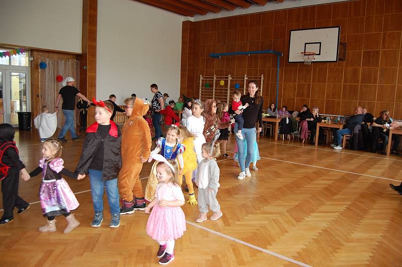 V neděli 29. ledna se děti i dospělí bavili na karnevale s Milanem Řezníčkem.