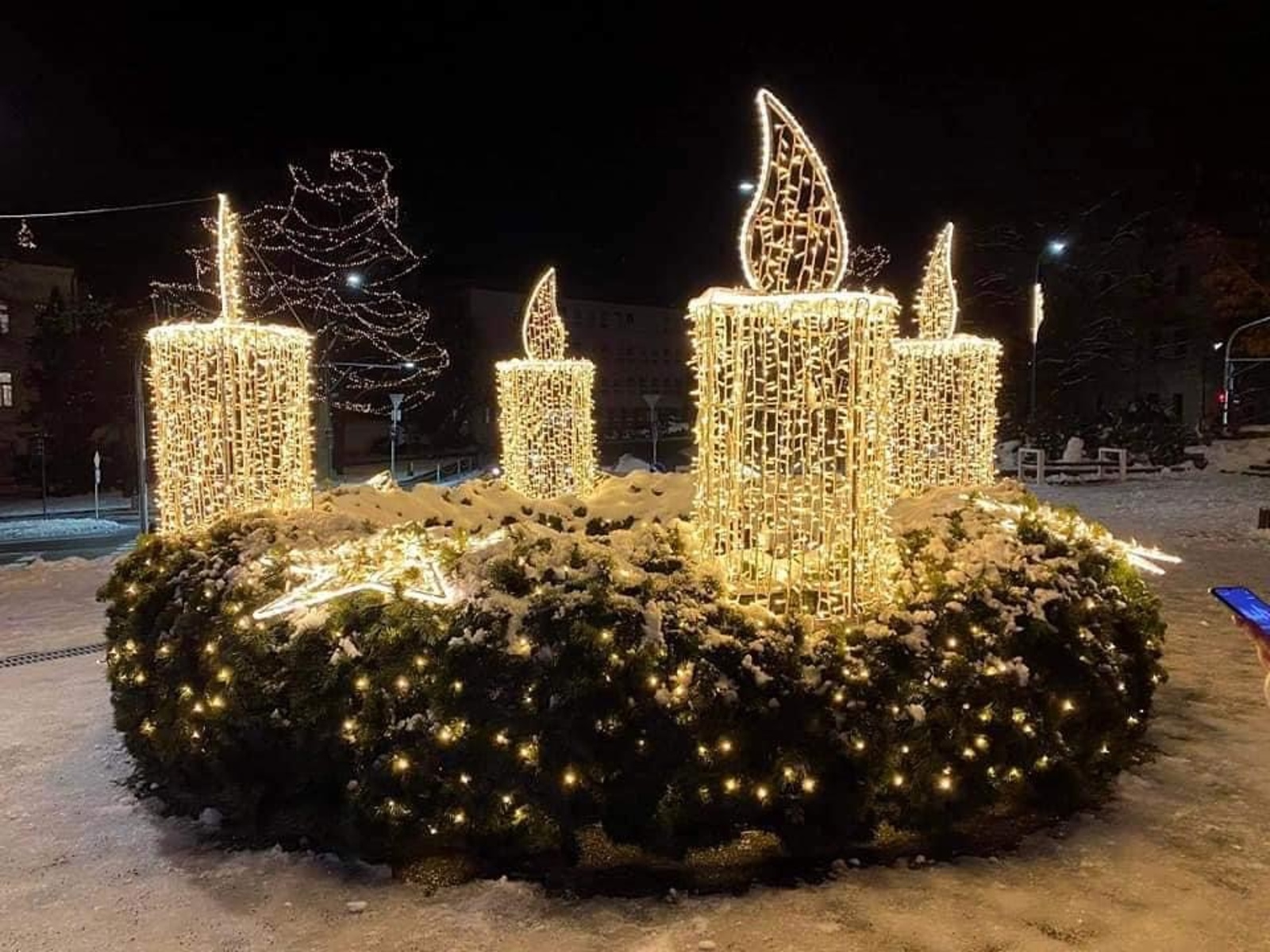 Tři, dva, jedna, svítí. Vánoce začínají rozsvícením stromu -  Havlíčkobrodský deník