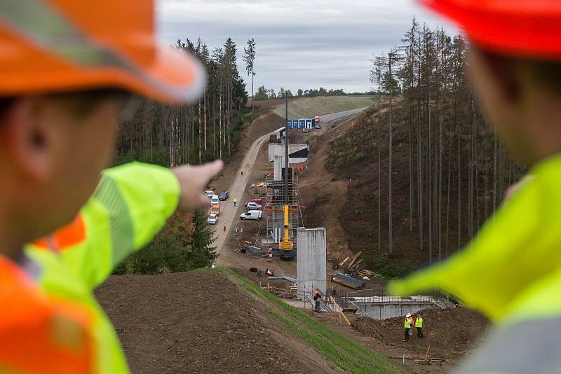 Zástupci Kraje Vysočina na kontrole stavby obchvatu u Velkého Beranova.