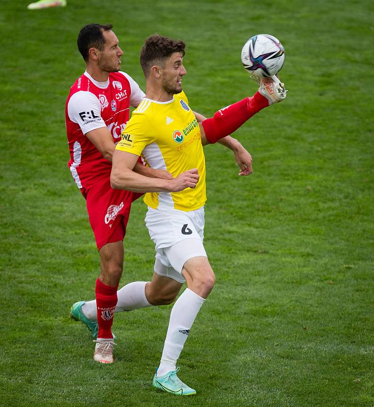 Fotbalisté druholigové FC Vysočina Jihlava v úterý zdolali Pardubice a zajistili si postup do osmifinále českého poháru.