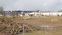 Stavba jihlavského pumptracku se v druhé polovině března na necelý týden zastavila kvůli návratu zimy.