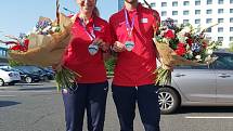 Evropské stříbro. Sprinter Eduard Kubelík se z úspěchu v Tallinnu těší s trenérkou Evou Suchou.