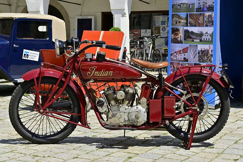 Do historické Telče se sjely motocykly britské značky Norton.