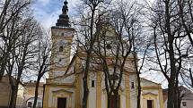K uctění památky těch, kteří podlehli koronaviru se připojil i kostel svatého Jiljí v Moravských Budějovicích