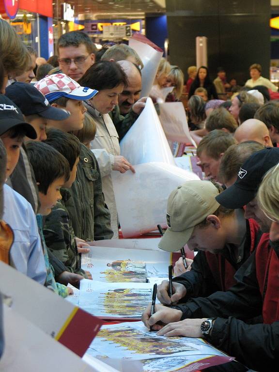 Nedělní autogramiáda jihlavské Dukly v prostorách City Parku Jihlava 