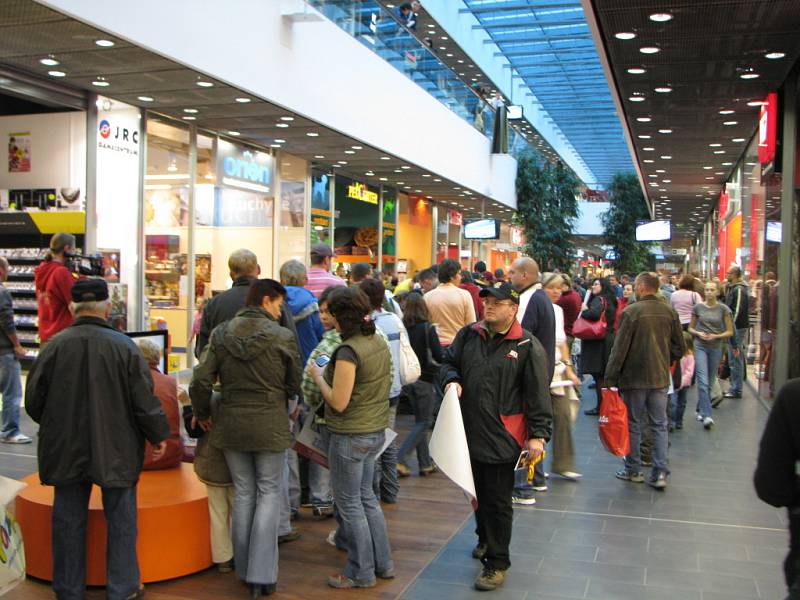 Nedělní autogramiáda jihlavské Dukly v prostorách City Parku Jihlava 