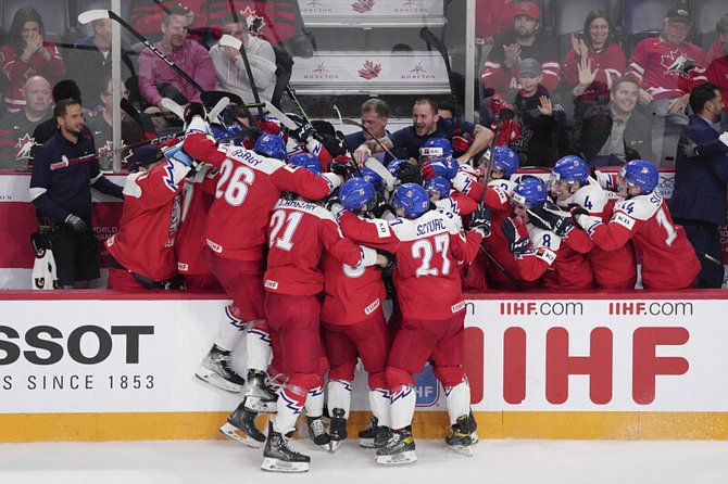 Velkou radost udělali svými výsledky, ale především kvalitní hrou čeští hokejisté do dvaceti let svým fanouškům na mistrovství světa v Kanadě.