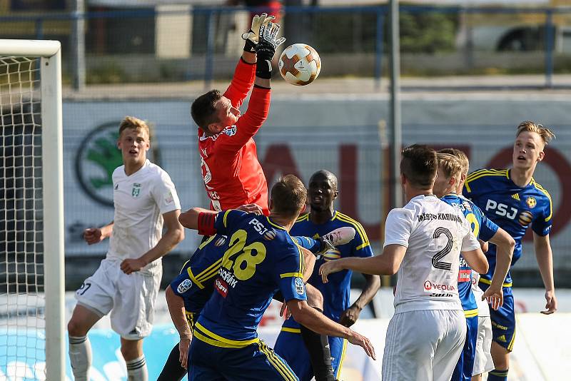 Zápas 30. kola první fotbalové ligy mezi FC Vysočina Jihlava a MFK Karviná.