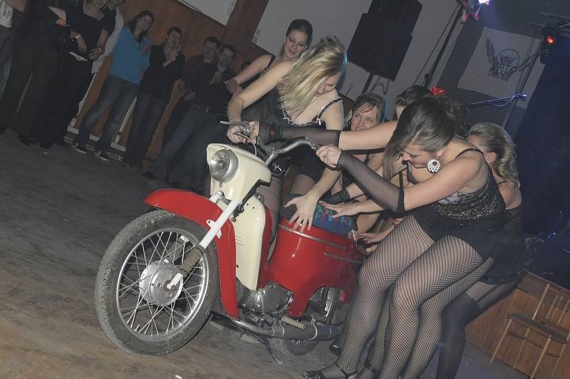 Moto klub Hodice AČR výrazně přispívá ke společenskému životu v obci. Foto: archiv Moto klubu Hodice AČR